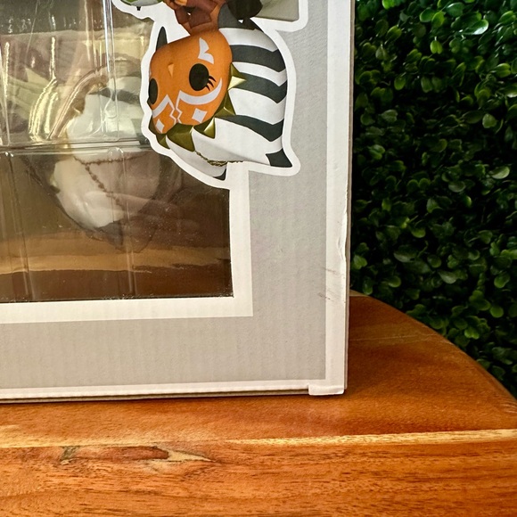 Funko Pop! Star Wars Ahsoka Tano in Delta 7 Jedi Starfighter - Picture 7 of 7